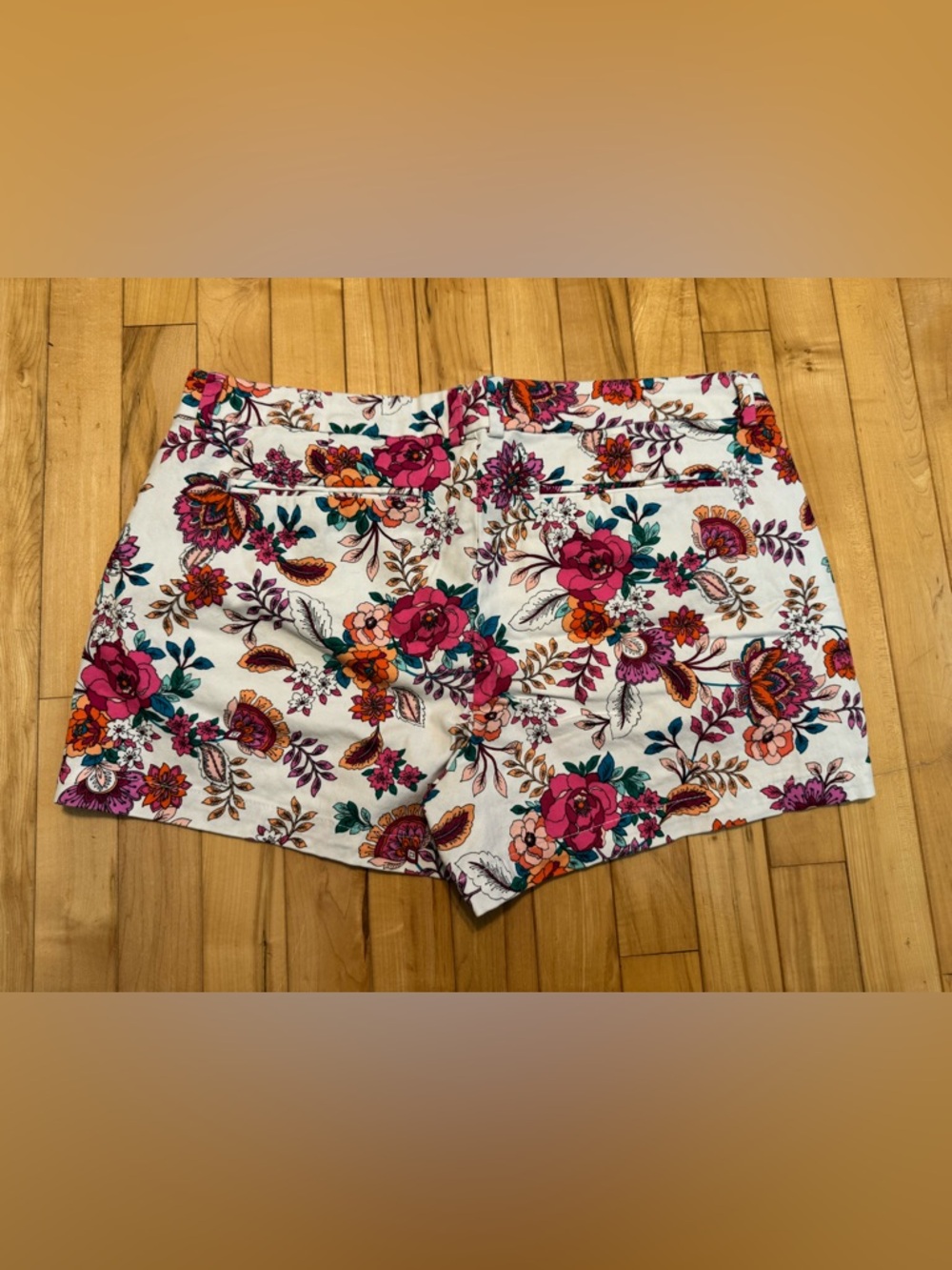 a.n.a Floral Print White Women's Twill Shorts size 16 - Picture 2 of 7